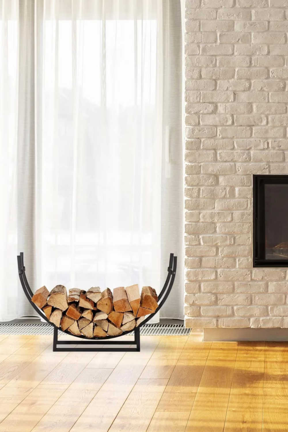 Метален стелаж за дърва в индустриален стил